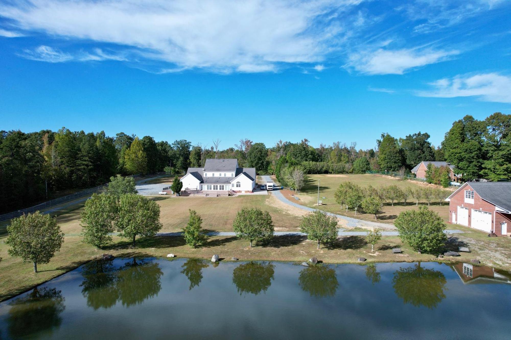 Moorefield Suites Greensboro East McLeansville Екстер'єр фото
